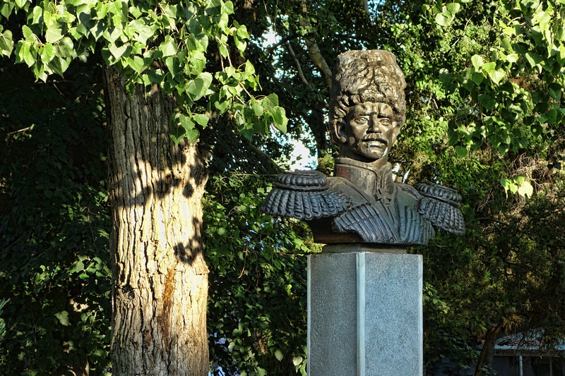 Памятник атаману Алексею Безкровному