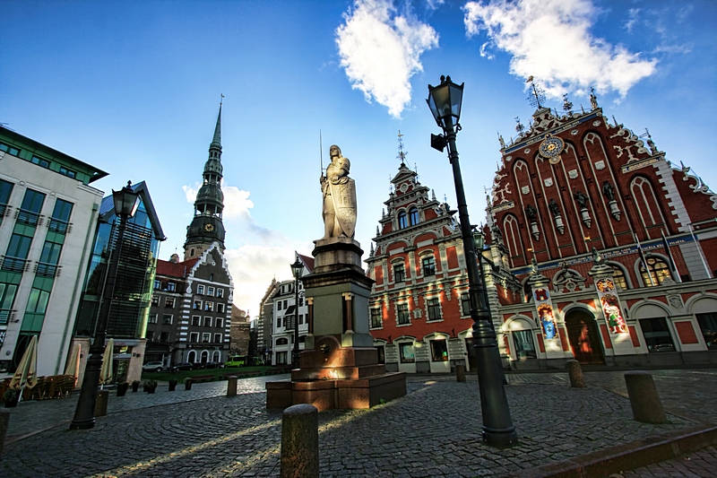 Ратушная площадь и статуя Роланда - покровителя средневековых городов.