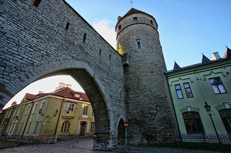 Ворота Клоостри и башня Нунна (башня Монахинь)