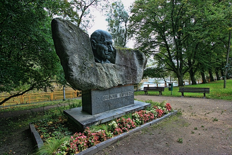 памятник Оскару Лутсу
