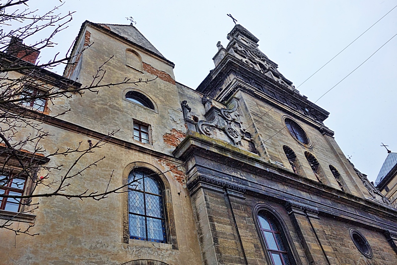 Главный фасад Бернардинского собора